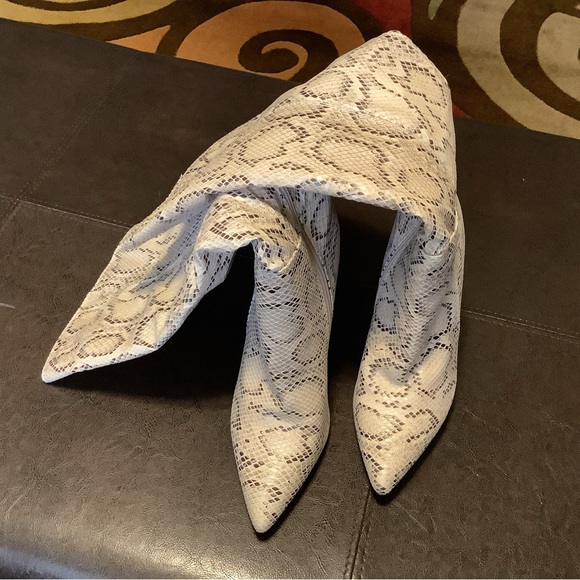 Lulas print heeled boots NWOT - Picture 1 of 7